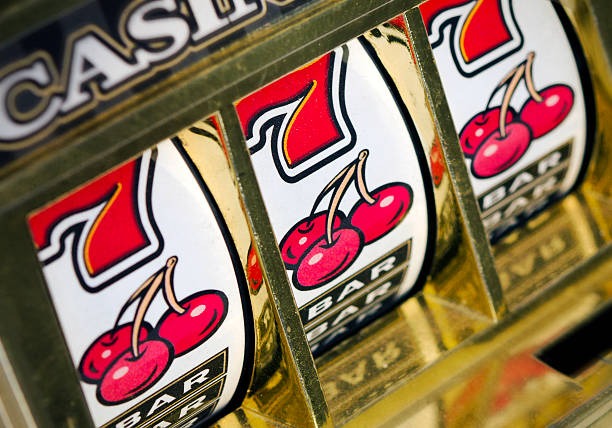 qq77bet platform interface showing live casino tables, slot games, and sportsbook markets